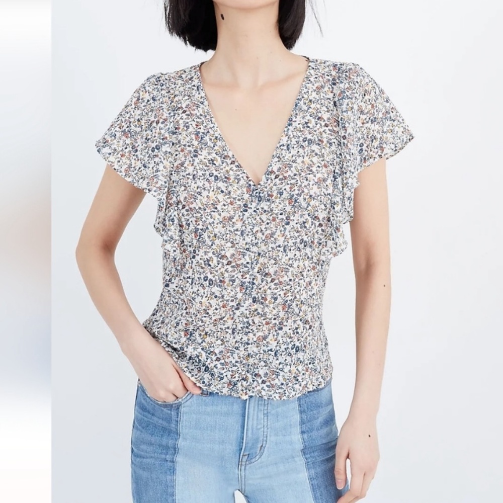 Carmelina Flutter Sleeve Top in Blossoming Vines